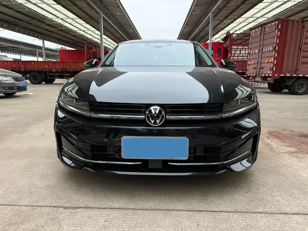 2024 Volkswagen Magotan 2.0T 220HP L4 7DCT,autocango,china used car exporter,china ev exporter,chinese used car exporter,chinese used ev exporter