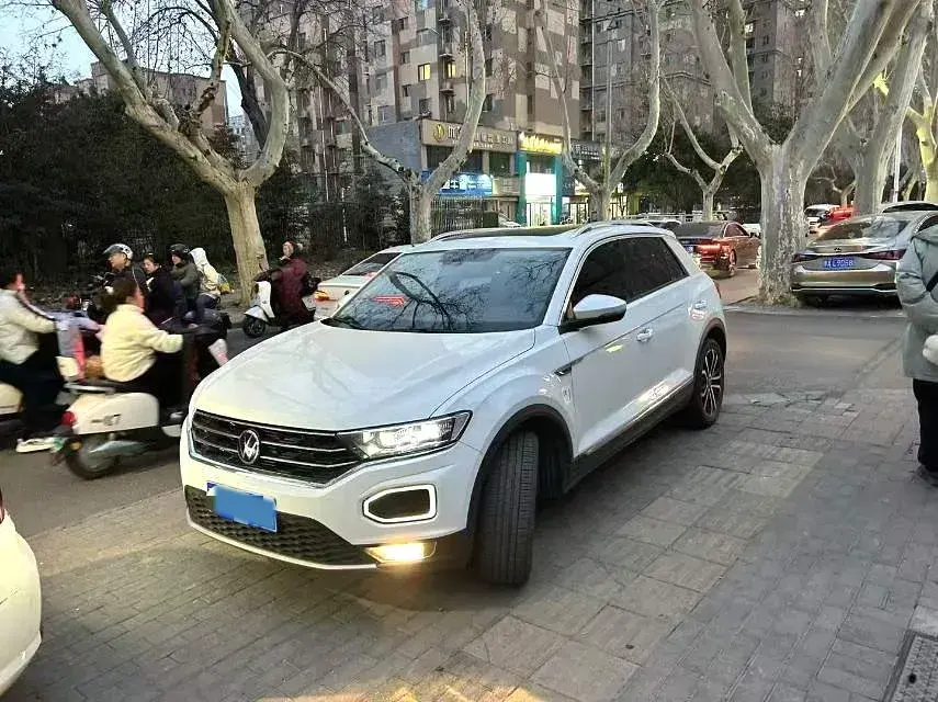 2020 Volkswagen T-Roc 1.4T 150HP L4 7DCT