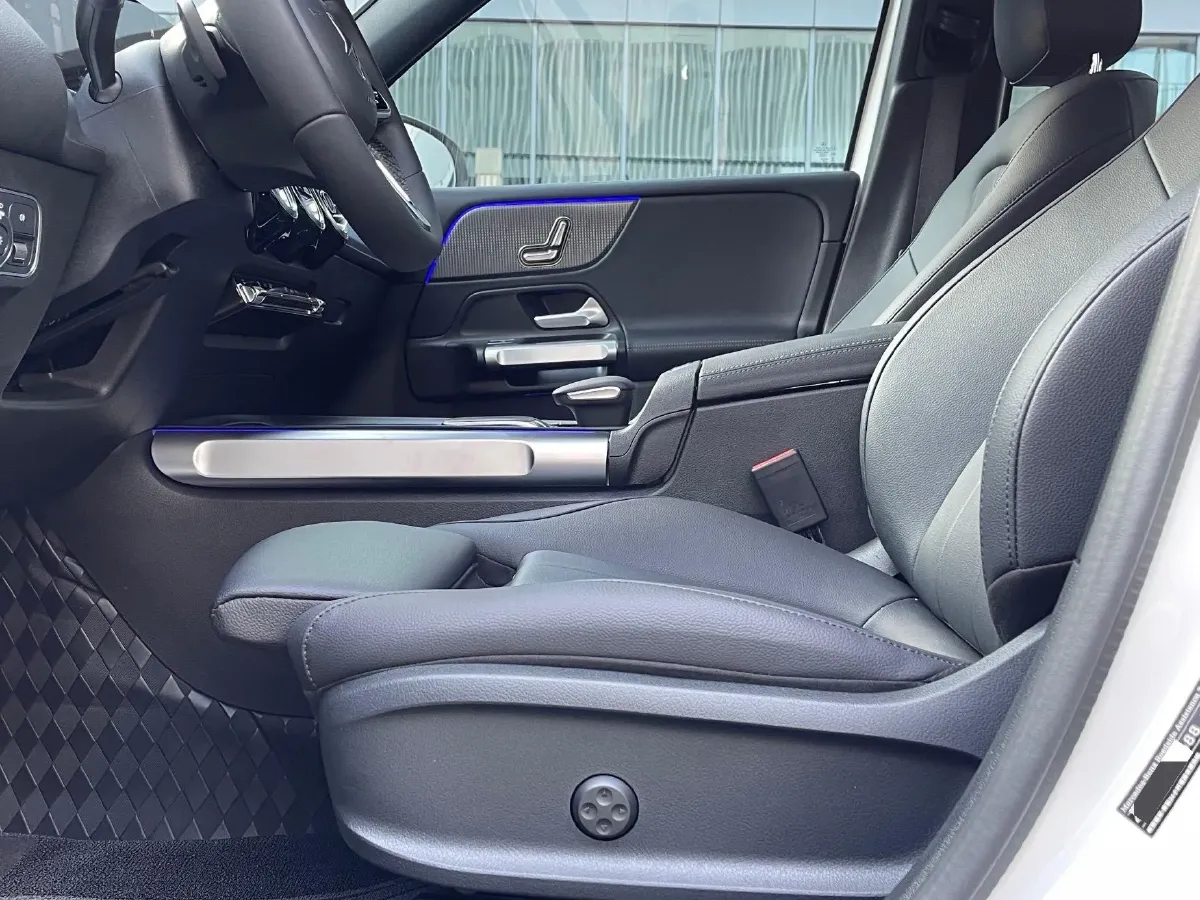 2023 Mercedes-Benz GLB Class 2.0T 190HP L4 8DCT,autocango,china used car exporter,china ev exporter,chinese used car exporter,chinese used ev exporter