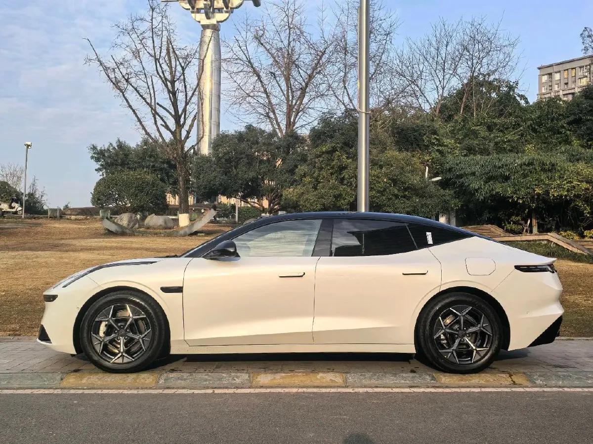 2025 LYNK&CO 10 EM-P 1.5T 163HP L4 3DHT PHEV,autocango,china used car exporter,china ev exporter,chinese used car exporter,chinese used ev exporter