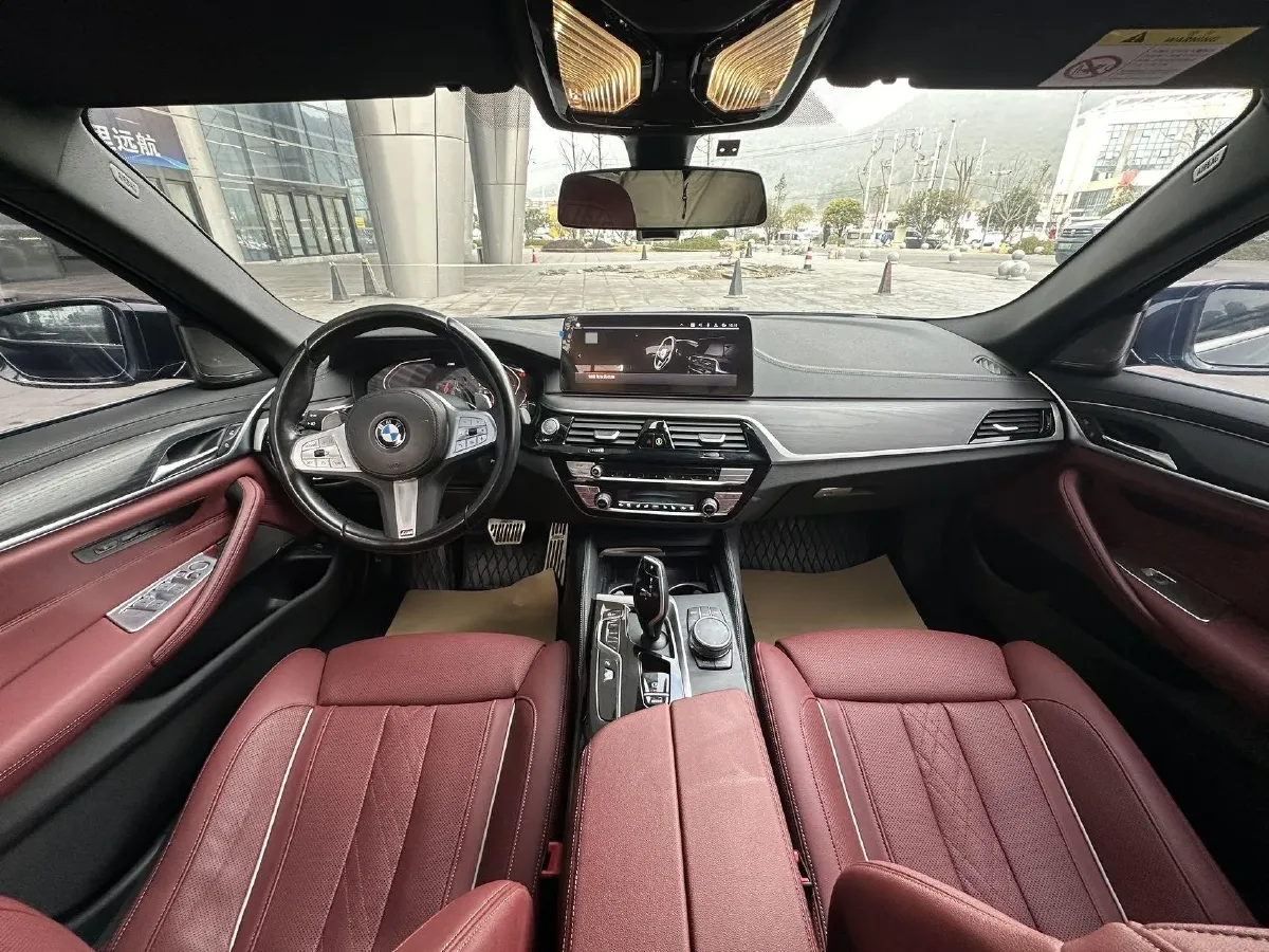 2022 BMW 5 Series 2.0T 252HP L4 8AT,autocango,china used car exporter,china ev exporter,chinese used car exporter,chinese used ev exporter