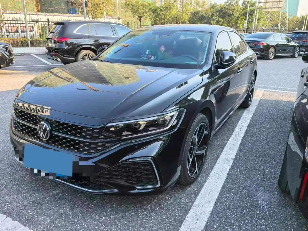 2024 Volkswagen Passat 2.0T 186HP L4 7DCT,autocango,china used car exporter,china ev exporter,chinese used car exporter,chinese used ev exporter
