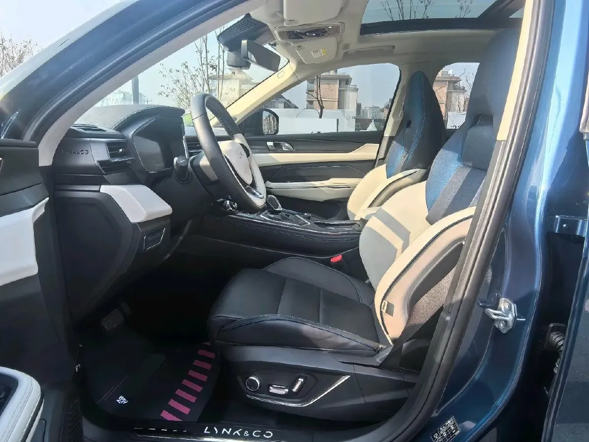 2021 LYNK&CO 01 2.0T 218HP L4 8AT,autocango,china used car exporter,china ev exporter,chinese used car exporter,chinese used ev exporter