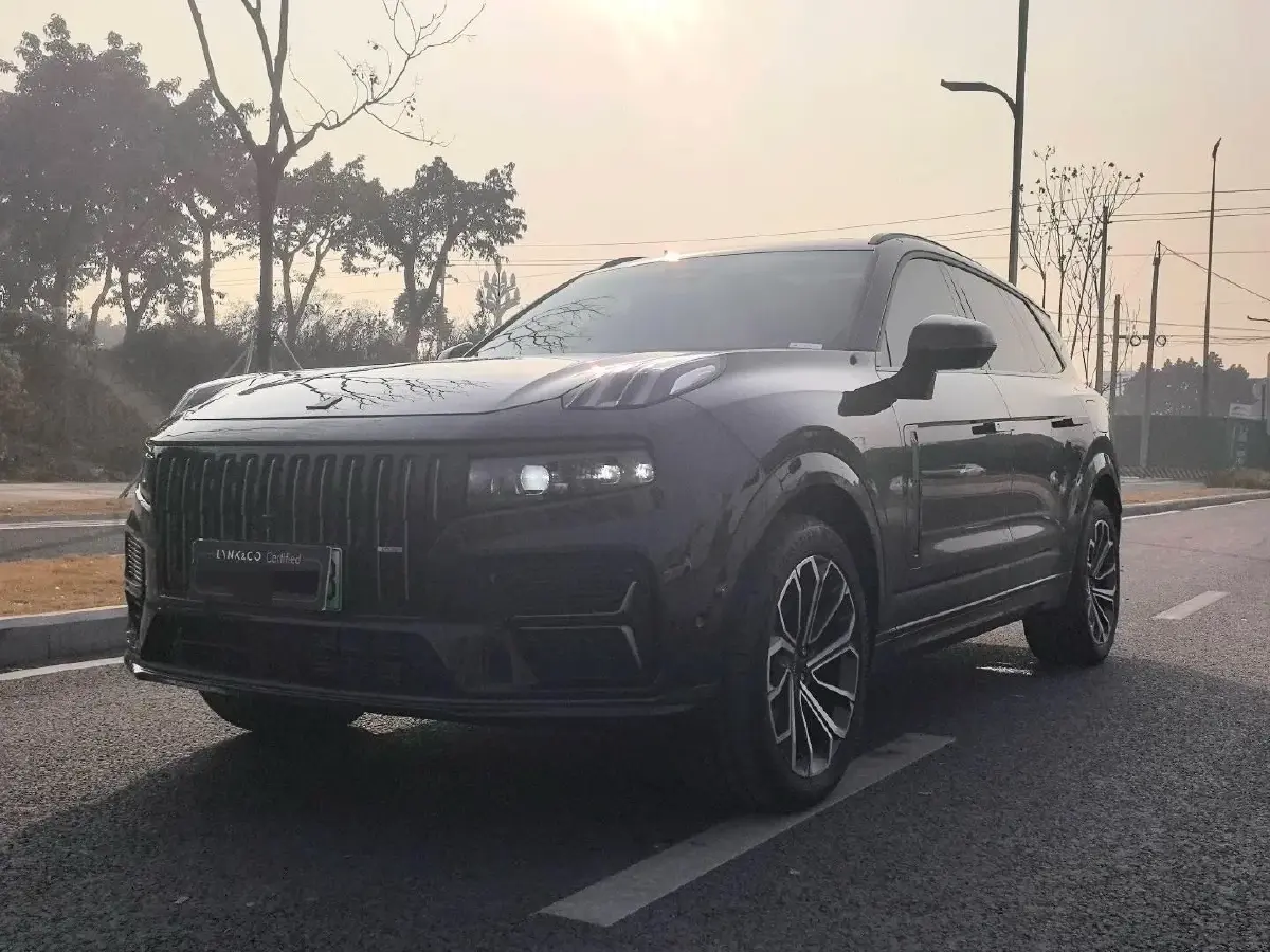 2025 LYNK&CO 09 EM-P 2.0T 254HP L4 3DHT PHEV