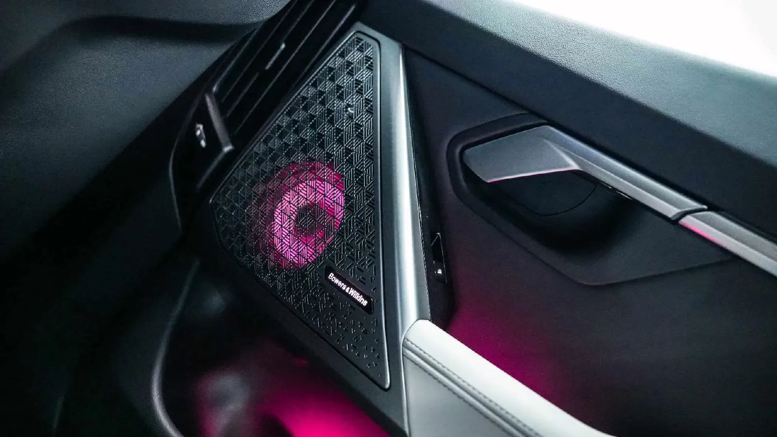 2025 BMW M5 4.4T 585HP V8 8AT PHEV 22.06KWH,autocango,china used car exporter,china ev exporter,chinese used car exporter,chinese used ev exporter