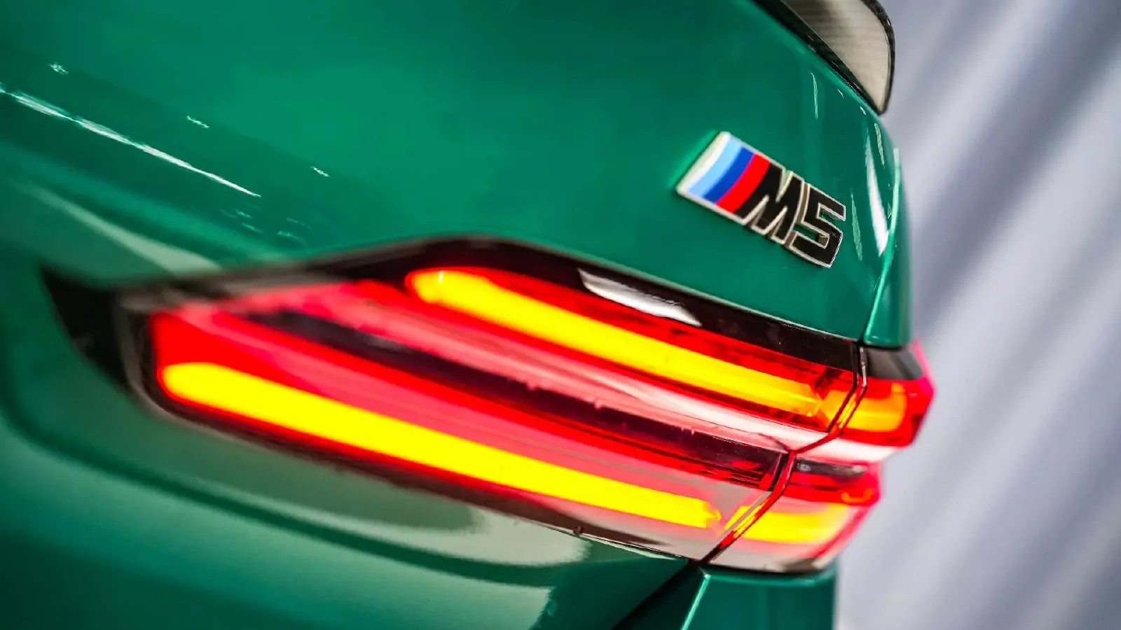 2025 BMW M5 4.4T 585HP V8 8AT PHEV 22.06KWH,autocango,china used car exporter,china ev exporter,chinese used car exporter,chinese used ev exporter