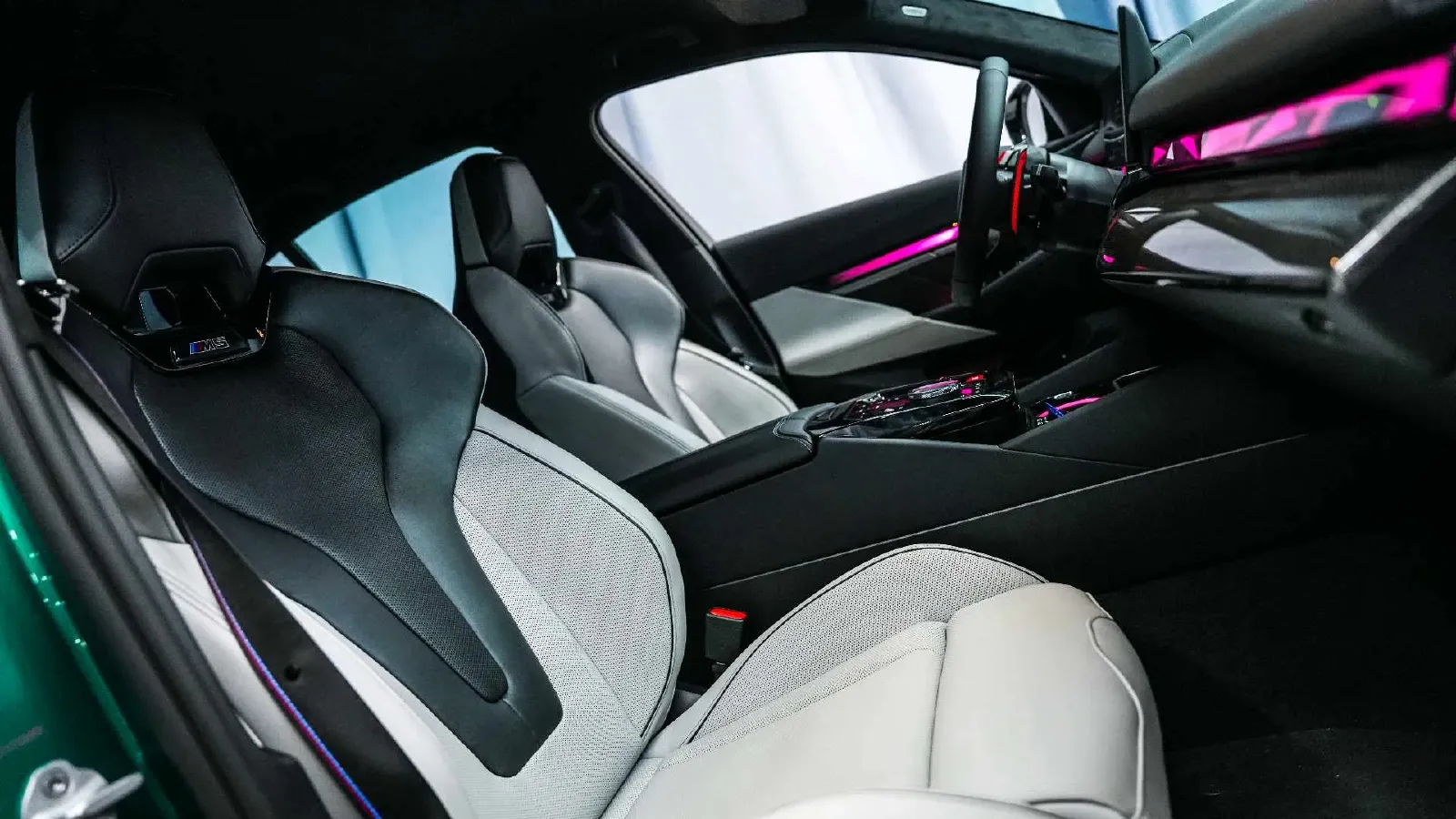 2025 BMW M5 4.4T 585HP V8 8AT PHEV 22.06KWH,autocango,china used car exporter,china ev exporter,chinese used car exporter,chinese used ev exporter