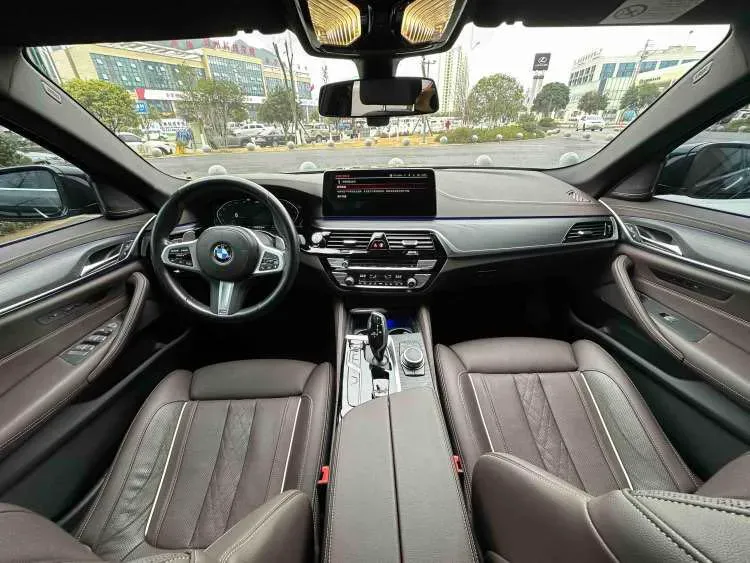 2022 BMW 5 Series 2.0T 252HP L4 8AT,autocango,china used car exporter,china ev exporter,chinese used car exporter,chinese used ev exporter