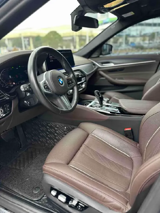 2022 BMW 5 Series 2.0T 252HP L4 8AT,autocango,china used car exporter,china ev exporter,chinese used car exporter,chinese used ev exporter