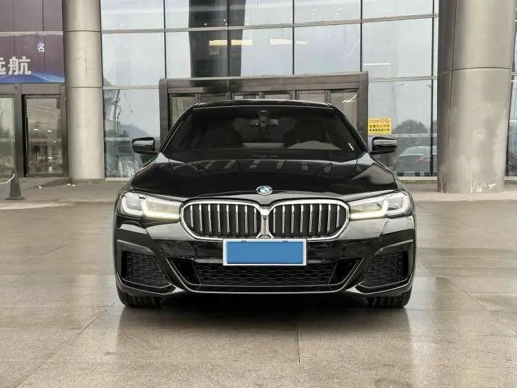 2022 BMW 5 Series 2.0T 252HP L4 8AT,autocango,china used car exporter,china ev exporter,chinese used car exporter,chinese used ev exporter