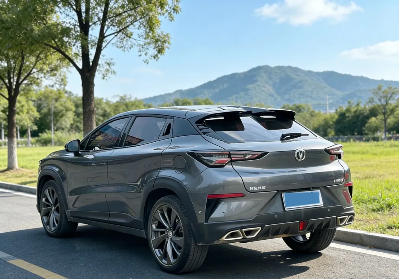 2022 ChangAn UNI-T 1.5T 188HP L4 7DCT,autocango,china used car exporter,china ev exporter,chinese used car exporter,chinese used ev exporter