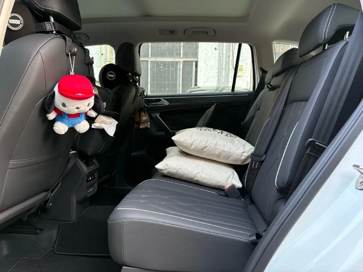 2023 Volkswagen Tiguan L 2.0T 186HP L4 7DCT,autocango,china used car exporter,china ev exporter,chinese used car exporter,chinese used ev exporter