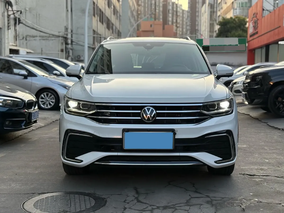 2023 Volkswagen Tiguan L 2.0T 186HP L4 7DCT,autocango,china used car exporter,china ev exporter,chinese used car exporter,chinese used ev exporter