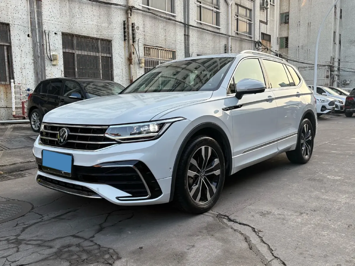 2023 Volkswagen Tiguan L 2.0T 186HP L4 7DCT,autocango,china used car exporter,china ev exporter,chinese used car exporter,chinese used ev exporter