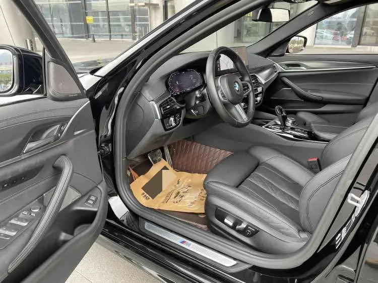 2022 BMW 5 Series 2.0T 252HP L4 8AT,autocango,china used car exporter,china ev exporter,chinese used car exporter,chinese used ev exporter