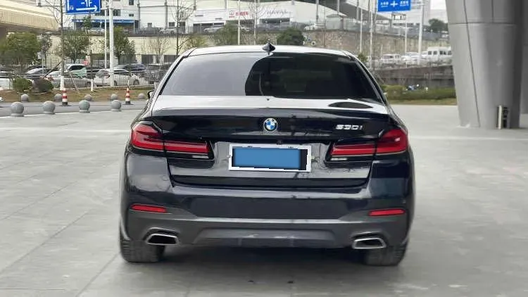 2022 BMW 5 Series 2.0T 252HP L4 8AT,autocango,china used car exporter,china ev exporter,chinese used car exporter,chinese used ev exporter