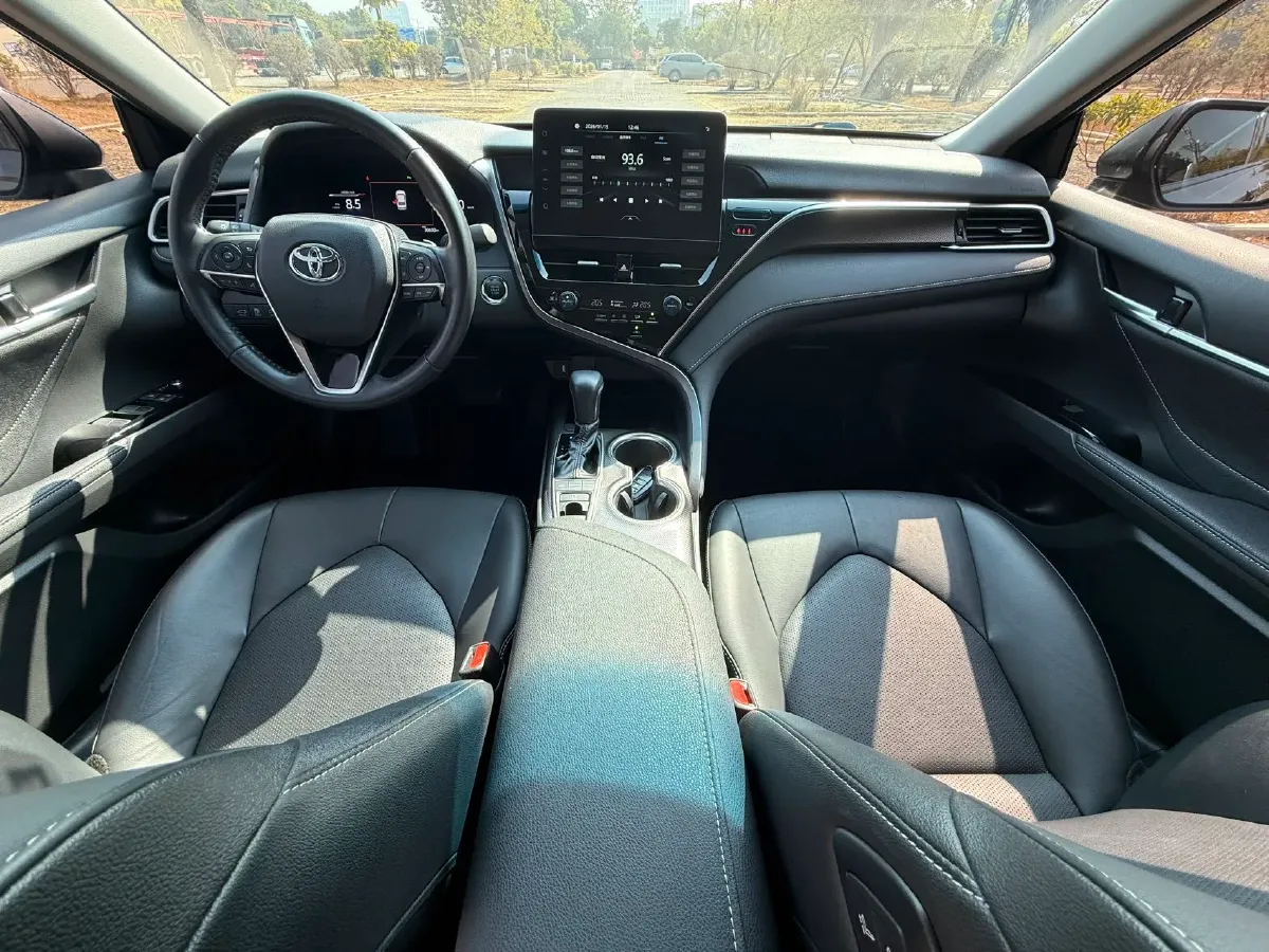 2021 Toyota Camry 2.5L 209HP L4 8AT,autocango,china used car exporter,china ev exporter,chinese used car exporter,chinese used ev exporter