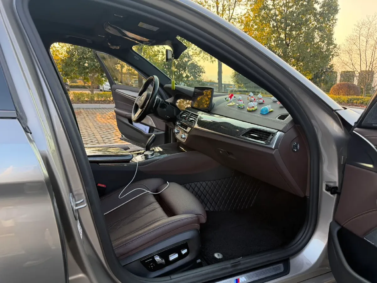 2021 BMW 5 Series 2.0T 252HP L4 8AT,autocango,china used car exporter,china ev exporter,chinese used car exporter,chinese used ev exporter