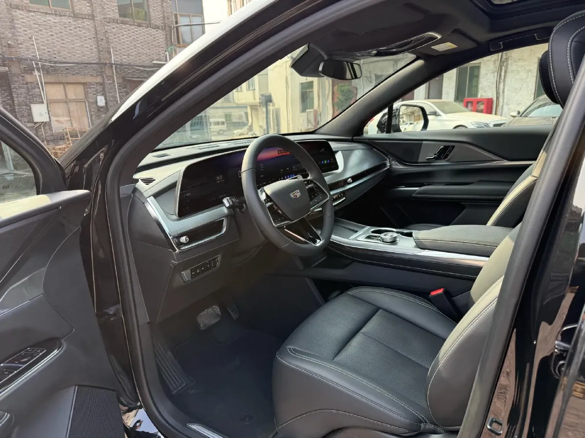 2025 Cadillac XT5 2.0T 237HP L4 9AT,autocango,china used car exporter,china ev exporter,chinese used car exporter,chinese used ev exporter