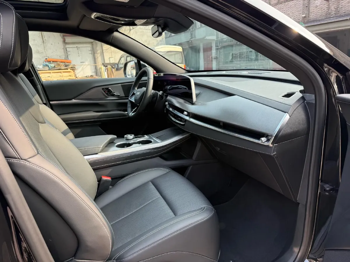 2025 Cadillac XT5 2.0T 237HP L4 9AT,autocango,china used car exporter,china ev exporter,chinese used car exporter,chinese used ev exporter