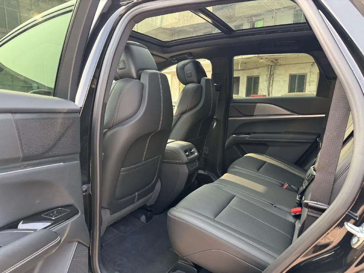 2025 Cadillac XT5 2.0T 237HP L4 9AT,autocango,china used car exporter,china ev exporter,chinese used car exporter,chinese used ev exporter