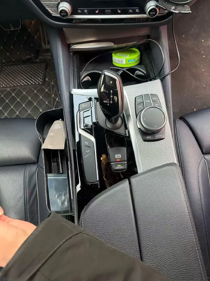 2020 BMW 5 Series 3.0T 340HP L6 8AT,autocango,china used car exporter,china ev exporter,chinese used car exporter,chinese used ev exporter