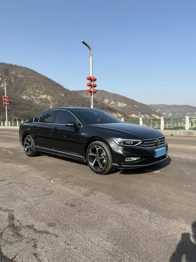 2023 Volkswagen Magotan 2.0T 186HP L4 7DCT,autocango,china used car exporter,china ev exporter,chinese used car exporter,chinese used ev exporter
