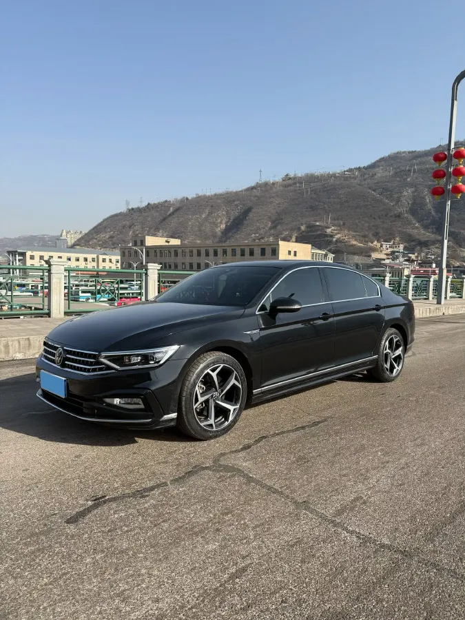 2023 Volkswagen Magotan 2.0T 186HP L4 7DCT,autocango,china used car exporter,china ev exporter,chinese used car exporter,chinese used ev exporter