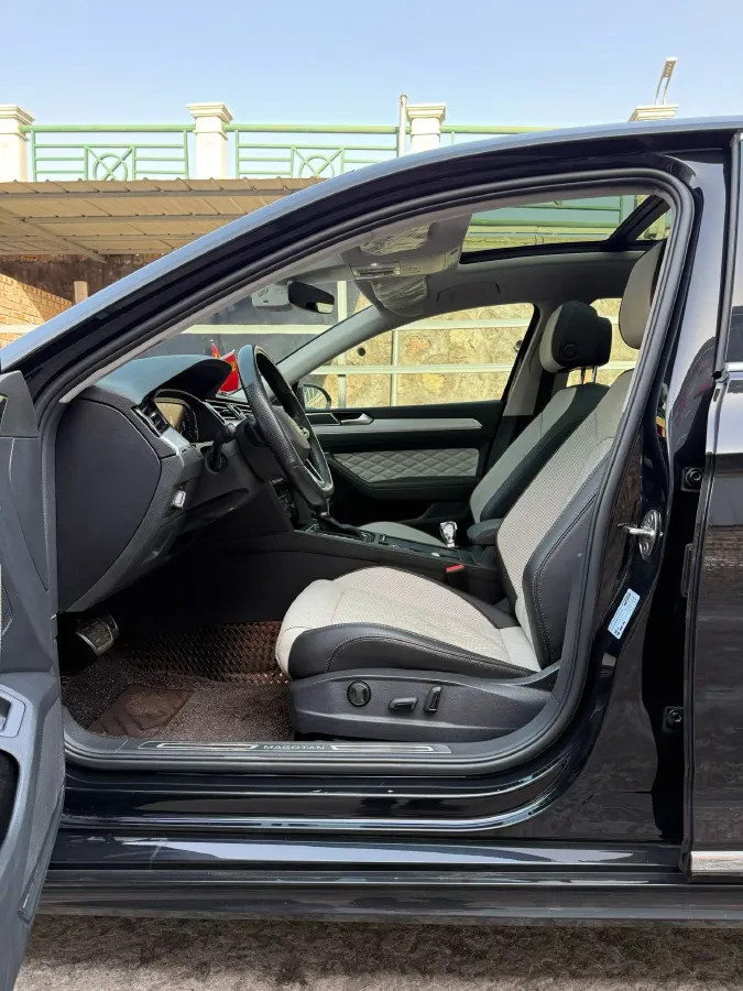 2023 Volkswagen Magotan 2.0T 186HP L4 7DCT,autocango,china used car exporter,china ev exporter,chinese used car exporter,chinese used ev exporter