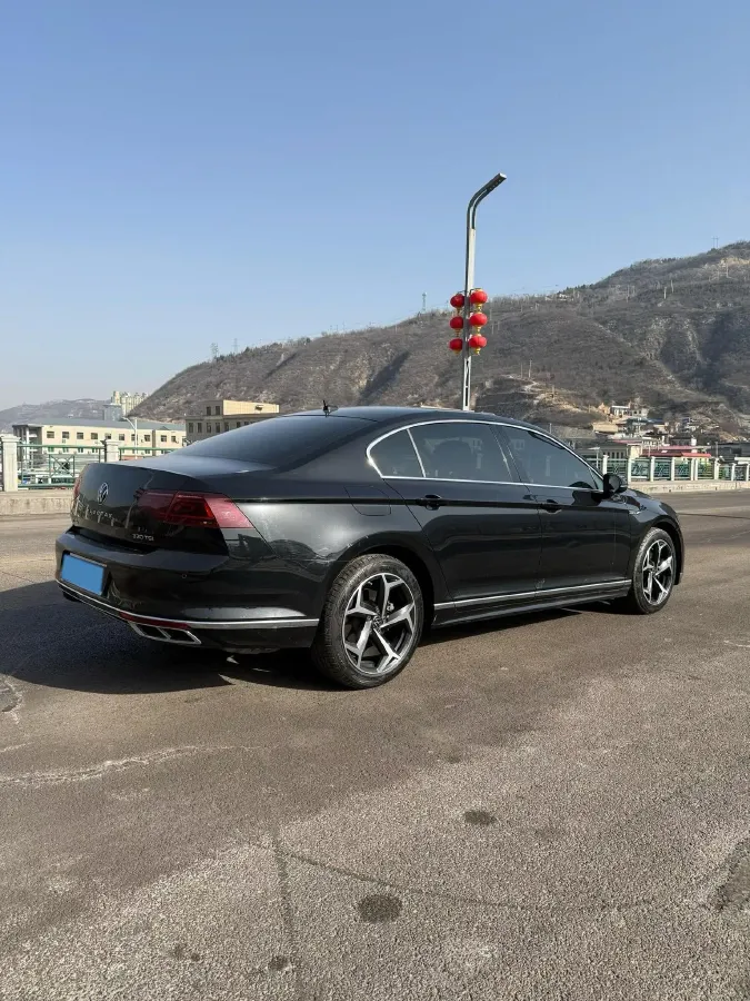 2023 Volkswagen Magotan 2.0T 186HP L4 7DCT,autocango,china used car exporter,china ev exporter,chinese used car exporter,chinese used ev exporter
