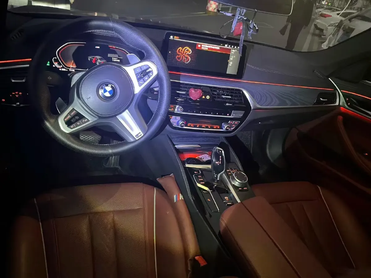 2022 BMW 5 Series 2.0T 252HP L4 8AT,autocango,china used car exporter,china ev exporter,chinese used car exporter,chinese used ev exporter