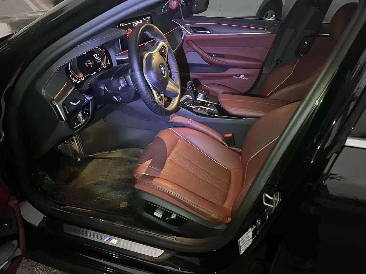 2022 BMW 5 Series 2.0T 252HP L4 8AT,autocango,china used car exporter,china ev exporter,chinese used car exporter,chinese used ev exporter