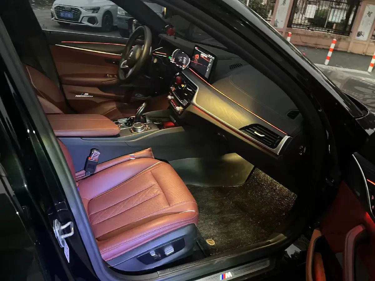 2022 BMW 5 Series 2.0T 252HP L4 8AT,autocango,china used car exporter,china ev exporter,chinese used car exporter,chinese used ev exporter