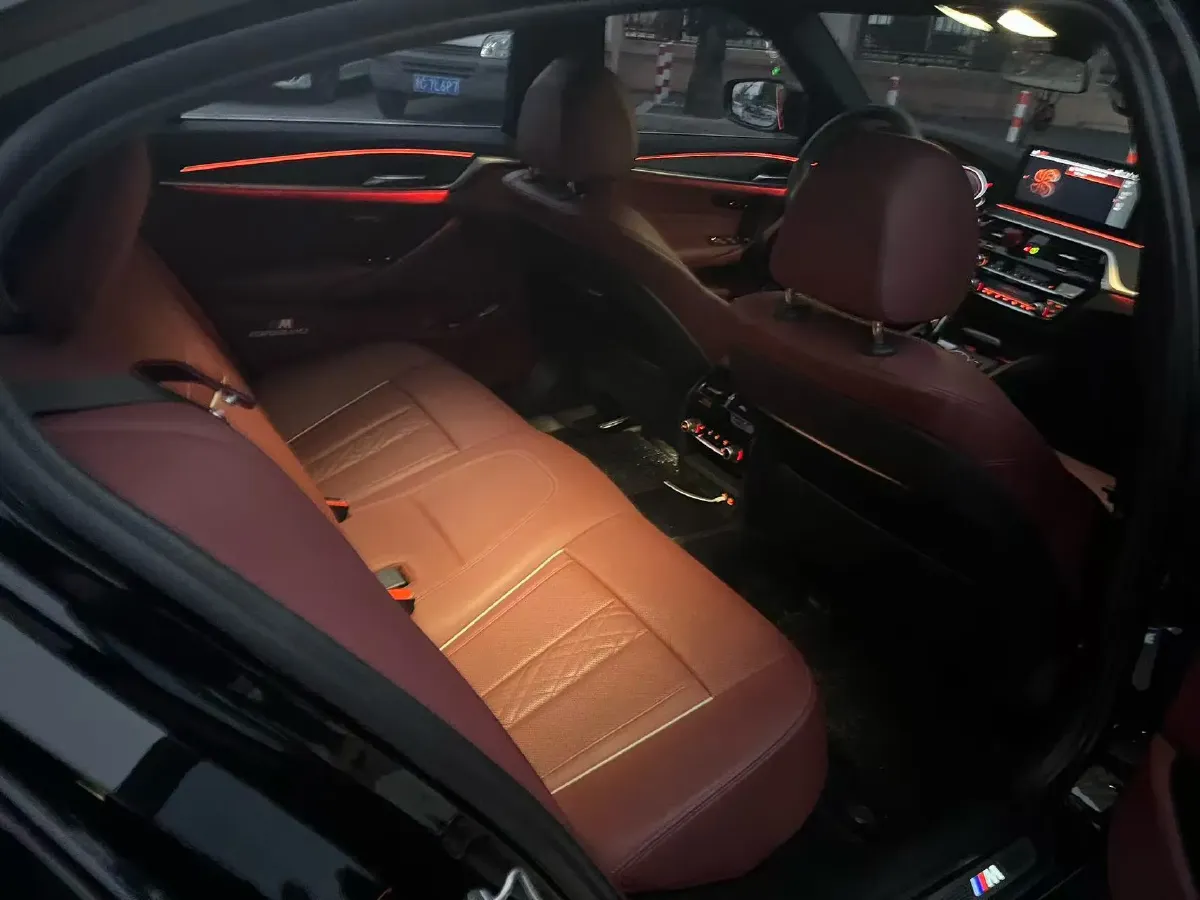 2022 BMW 5 Series 2.0T 252HP L4 8AT,autocango,china used car exporter,china ev exporter,chinese used car exporter,chinese used ev exporter