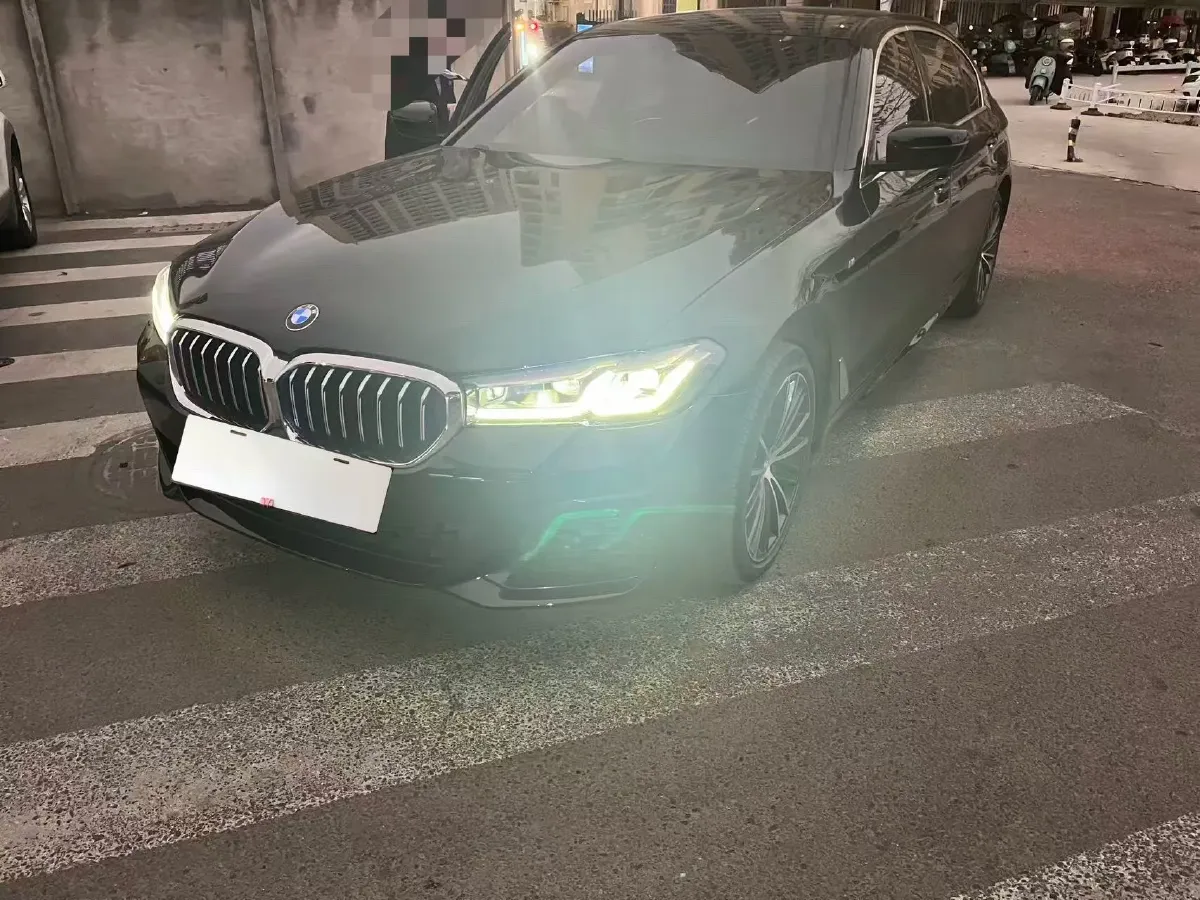 2022 BMW 5 Series 2.0T 252HP L4 8AT,autocango,china used car exporter,china ev exporter,chinese used car exporter,chinese used ev exporter