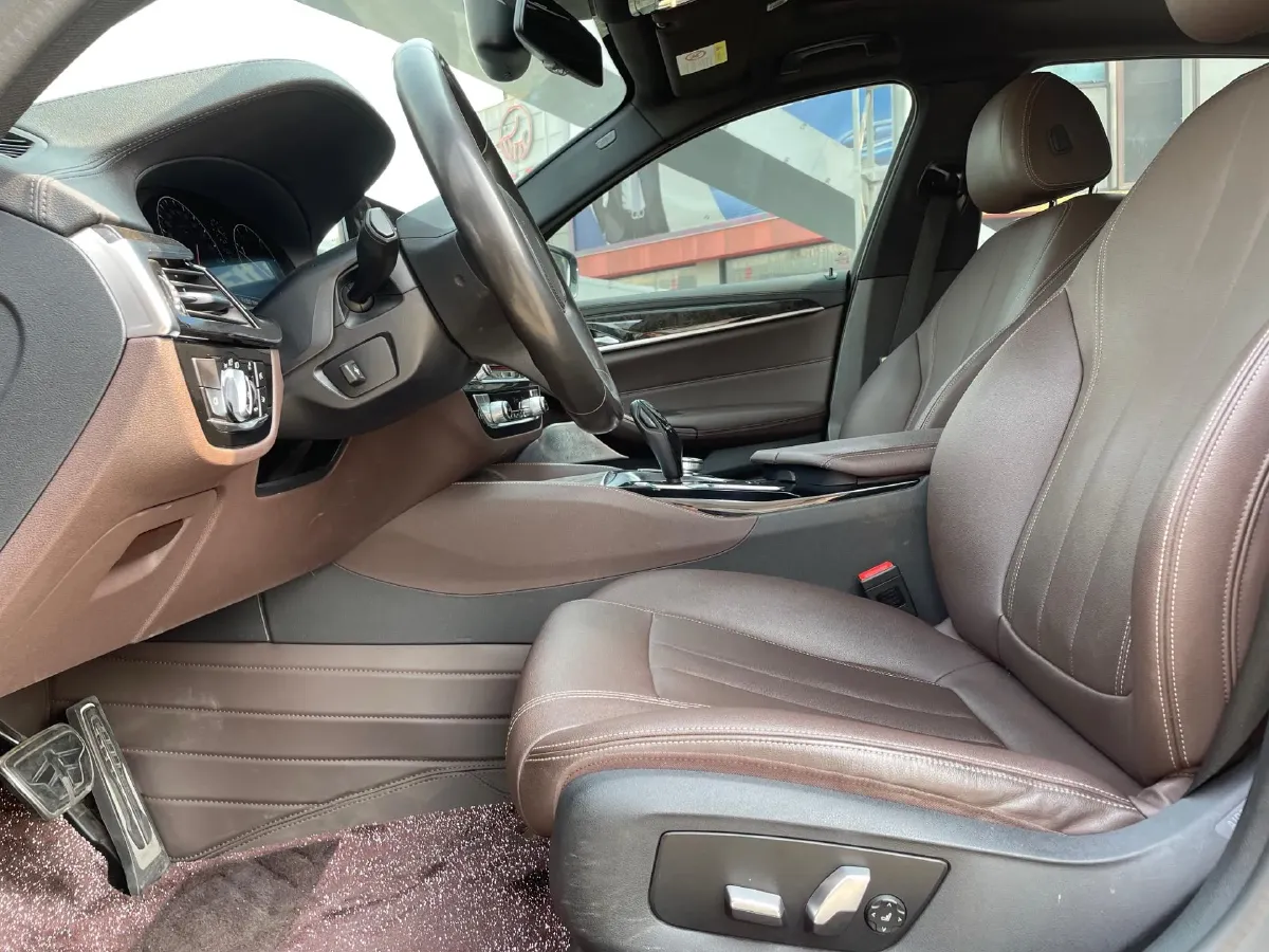 2019 BMW 5 Series 2.0T 184HP L4 8AT,autocango,china used car exporter,china ev exporter,chinese used car exporter,chinese used ev exporter