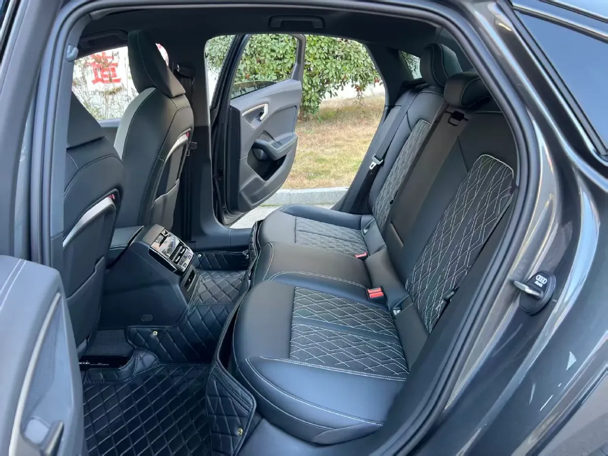 2026 Audi A5L 2.0T 204HP L4 7DCT,autocango,china used car exporter,china ev exporter,chinese used car exporter,chinese used ev exporter