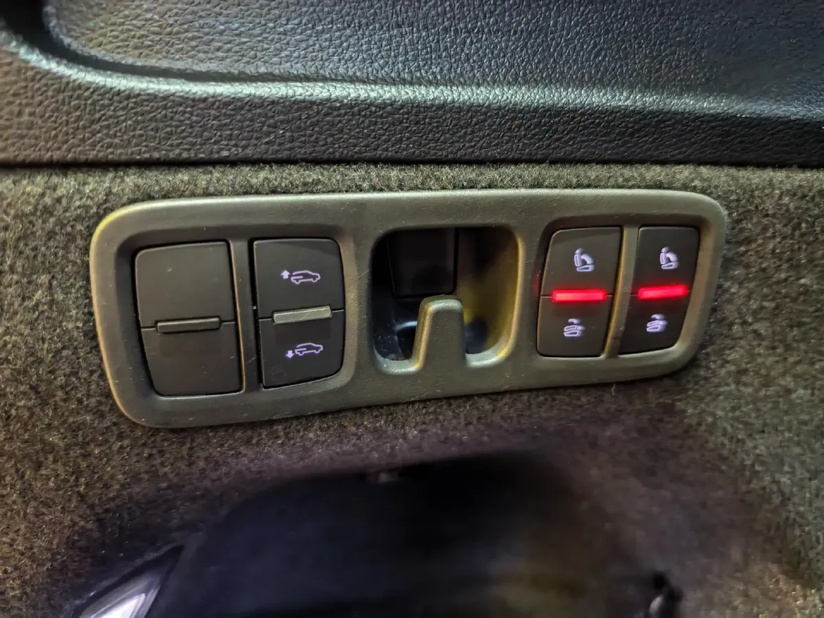 2022 Volkswagen Touareg 3.0T 340HP V6 8AT,autocango,china used car exporter,china ev exporter,chinese used car exporter,chinese used ev exporter