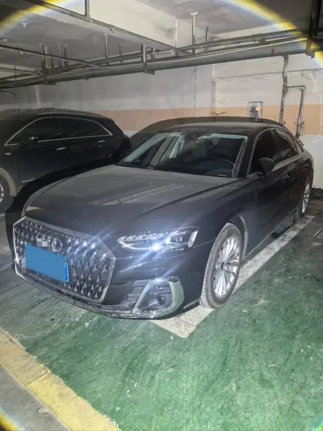 2025 Audi A8 2.0T 265HP L4 8AT