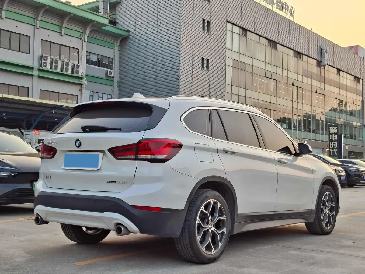 2021 BMW X1 2.0T 192HP L4 7DCT,autocango,china used car exporter,china ev exporter,chinese used car exporter,chinese used ev exporter