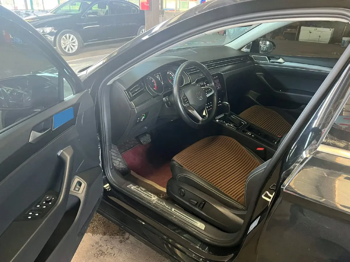 2020 Volkswagen Magotan 2.0T 186HP L4 7DCT,autocango,china used car exporter,china ev exporter,chinese used car exporter,chinese used ev exporter