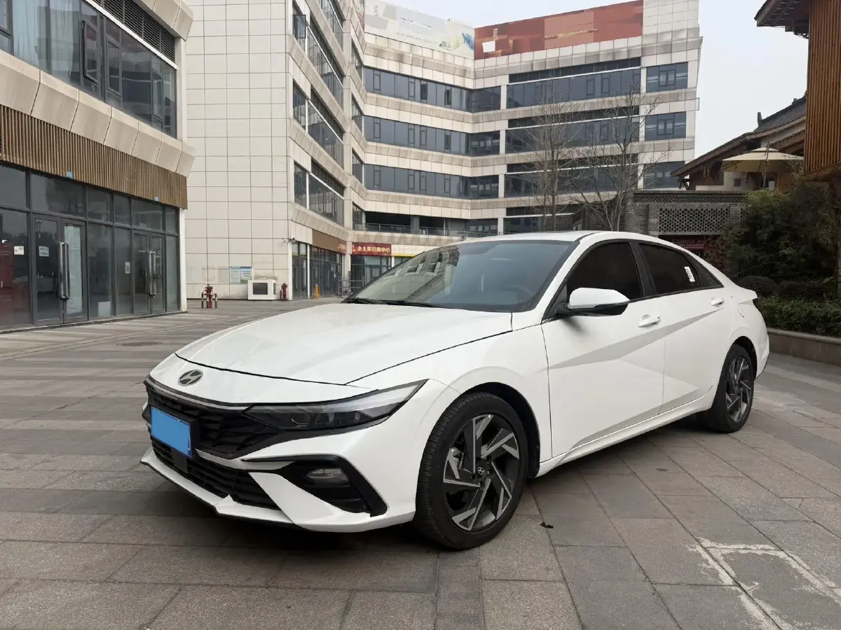 2023 Hyundai Elantra 1.5L 115HP L4 CVT