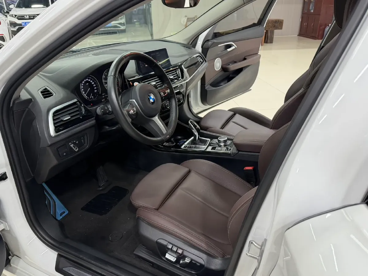 2021 BMW 1 Series 1.5T 140HP L3 7DCT,autocango,china used car exporter,china ev exporter,chinese used car exporter,chinese used ev exporter