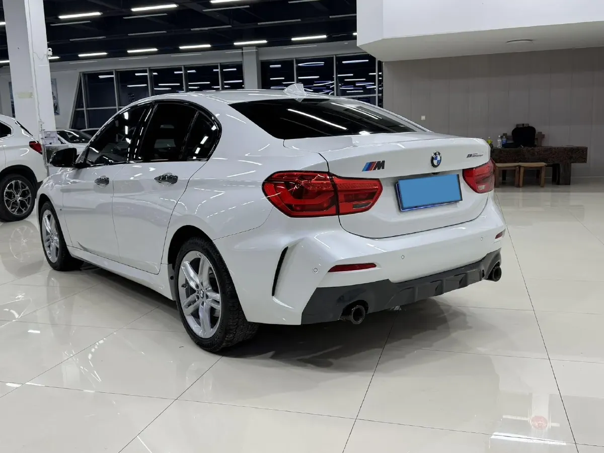 2021 BMW 1 Series 1.5T 140HP L3 7DCT,autocango,china used car exporter,china ev exporter,chinese used car exporter,chinese used ev exporter