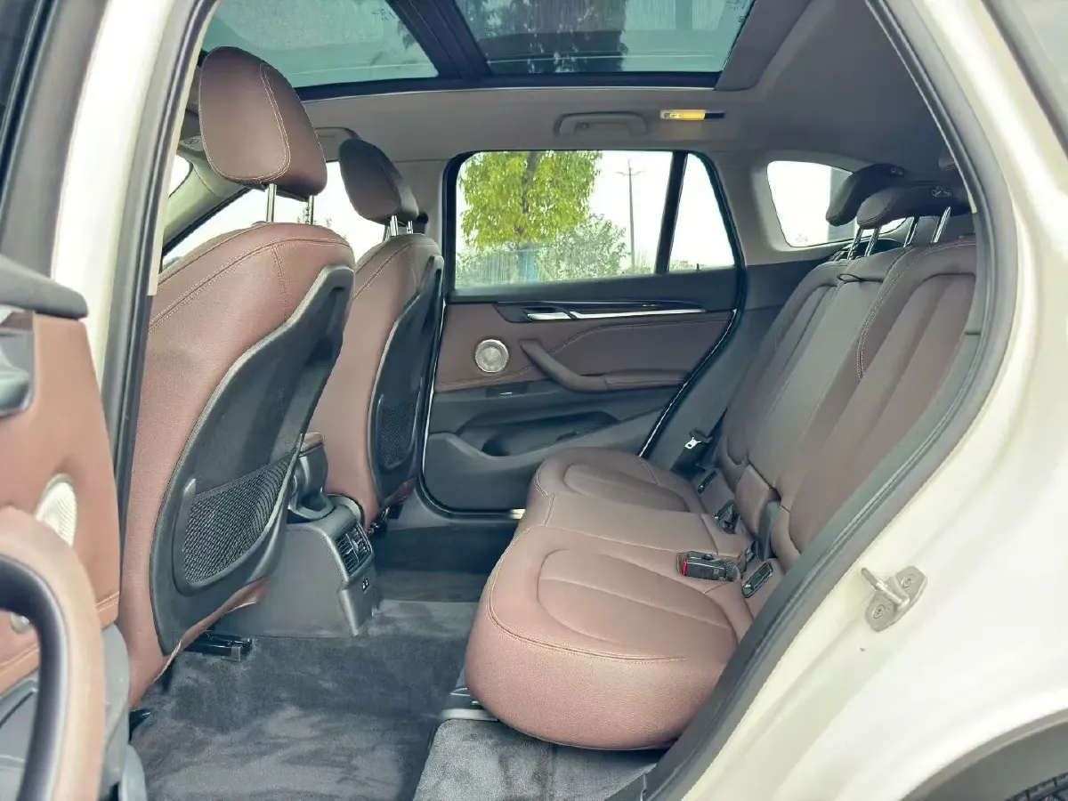 2021 BMW X1 2.0T 192HP L4 8AT,autocango,china used car exporter,china ev exporter,chinese used car exporter,chinese used ev exporter