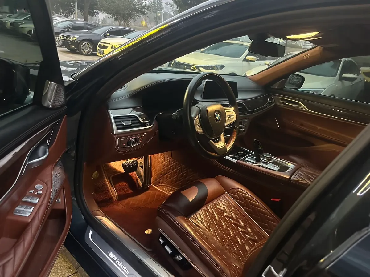 2019 BMW 7 Series 3.0T 340HP L6 8AT,autocango,china used car exporter,china ev exporter,chinese used car exporter,chinese used ev exporter