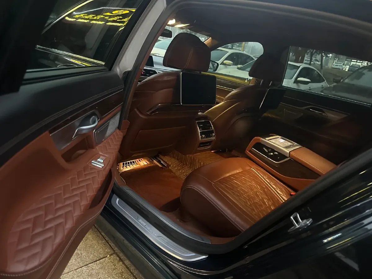 2019 BMW 7 Series 3.0T 340HP L6 8AT,autocango,china used car exporter,china ev exporter,chinese used car exporter,chinese used ev exporter