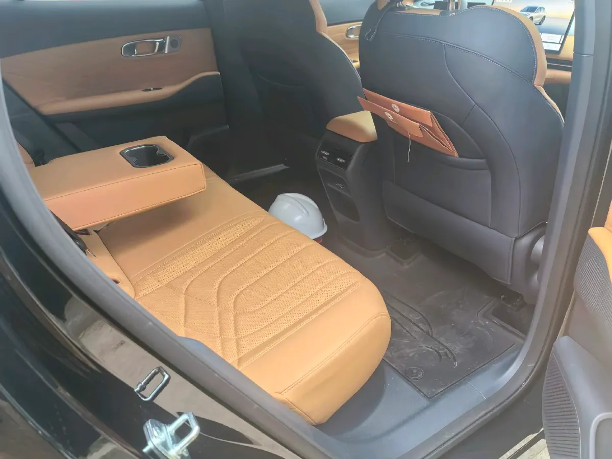 2025 LanDian E5 PLUS 1.5L 95HP L4 E-CVT PHEV 25KWH,autocango,china used car exporter,china ev exporter,chinese used car exporter,chinese used ev exporter