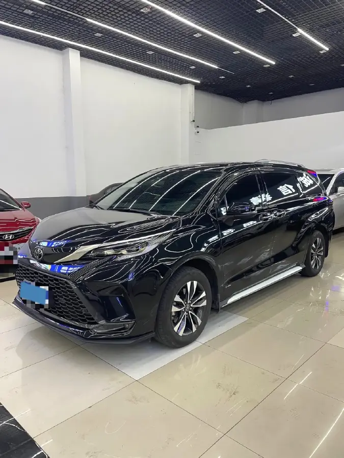 2024 Toyota Granvia 2.5L 189HP L4 E-CVT Hybrid