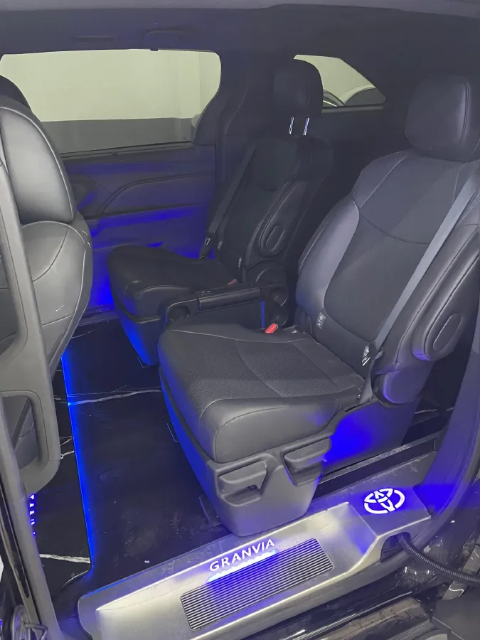 2024 Toyota Granvia 2.5L 189HP L4 E-CVT Hybrid,autocango,china used car exporter,china ev exporter,chinese used car exporter,chinese used ev exporter